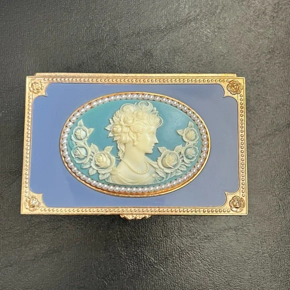Blue Cameo Music Jewelry Box Plays ‘Wind Beneath My Wings Gold Accents Japan BMG